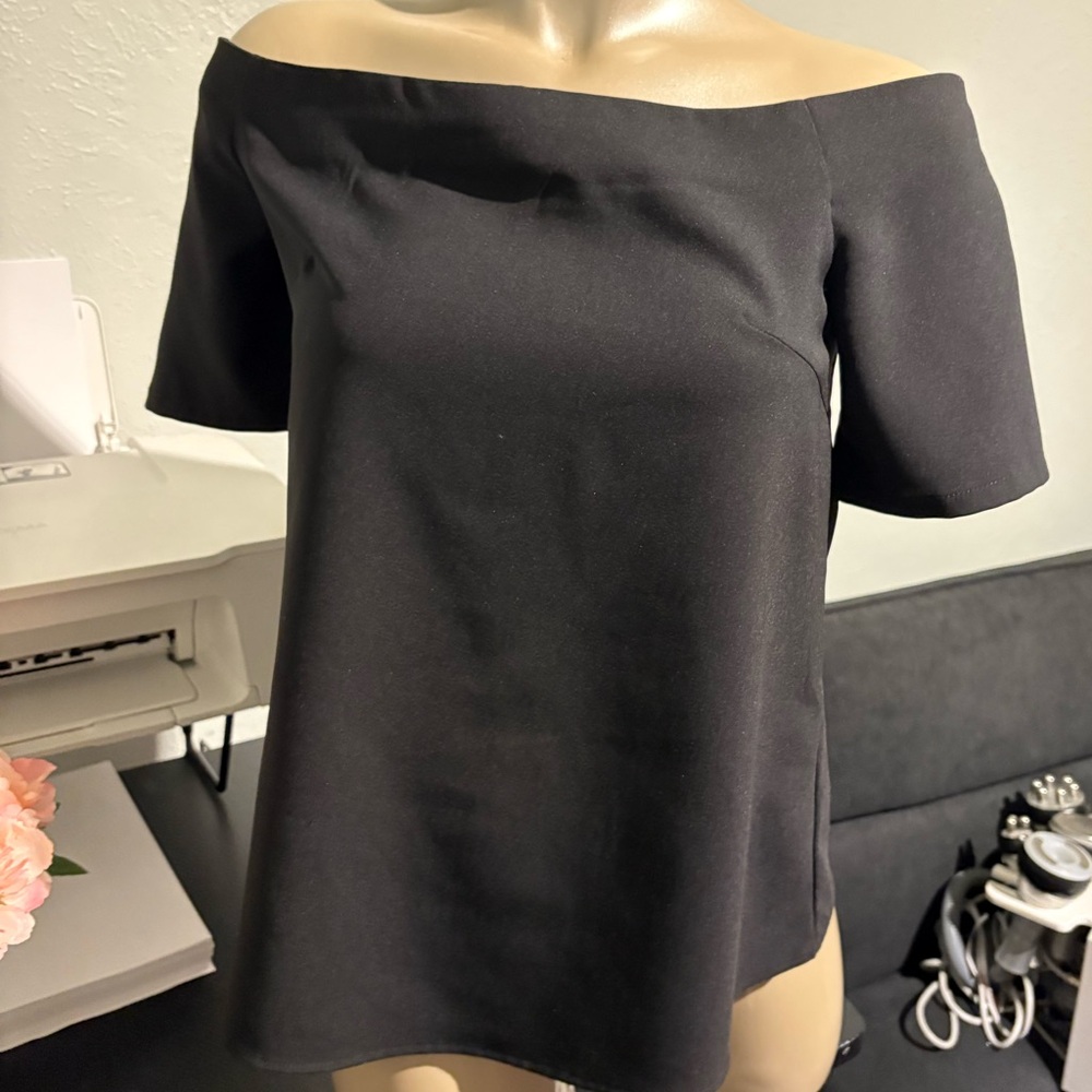 Elegant E.ssue Black Off-Shoulder Top